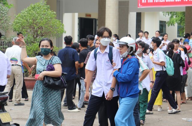 Da Nang strengthens disease prevention and control in schools, residential areas and crowded places. Photo: Nguyen Linh