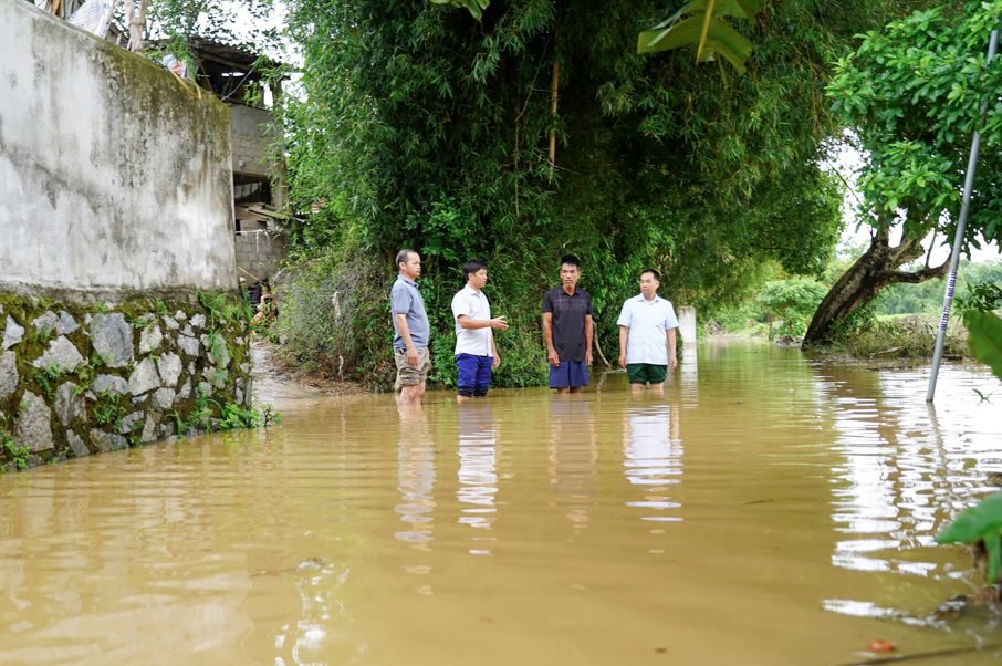 Ngap lut vung ngoai de tai xa Duc Minh, Duc Quang da tai dien nhieu nam, anh huong nghiem trong den san xuat nong nghiep cua nguoi dan.