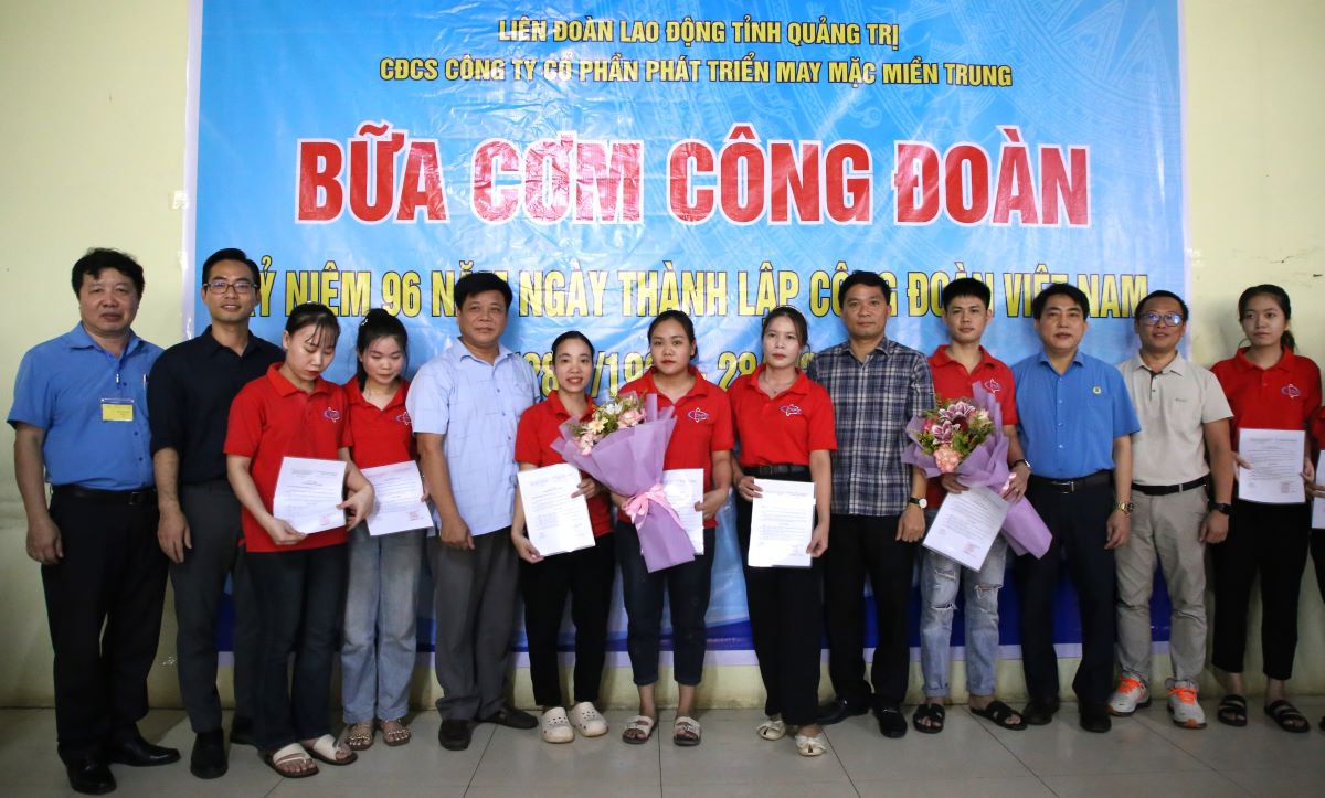 Nguoi lao dong tai cong ty duoc ket nap vao to chuc Cong doan. Anh: Hung Tho