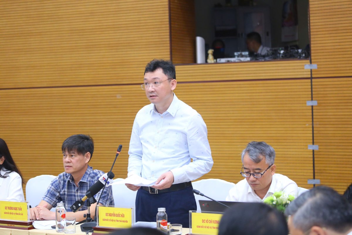 Director of the Department of Home Affairs of Thai Nguyen province Nguyen Quoc Huu proposed that the Ministry of Home Affairs have a policy to add part-time cadres to commune-level civil servants. Photo: Huong Nha