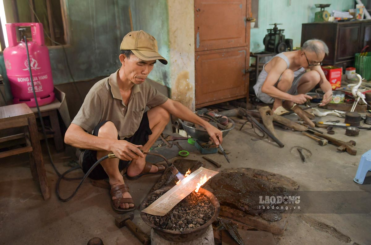 Cac cong doan cham bac Dong xam yeu cau su ti mi, kheo leo. Anh: Ha Vi