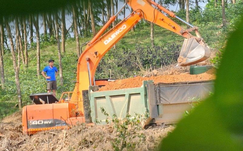 Scene of illegal land exploitation in the old Linh Truong commune. Photo: Hung Tho
