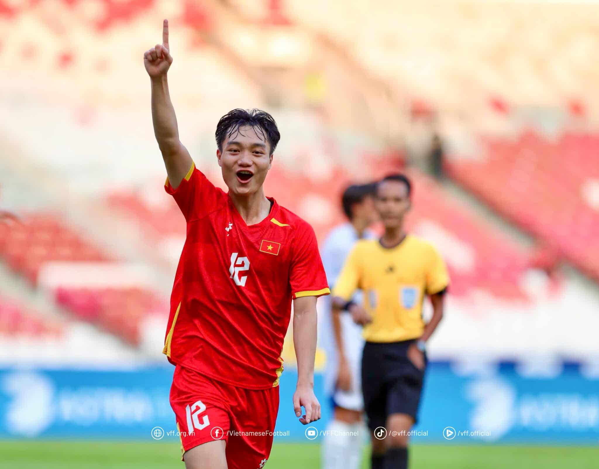 Xuan Bac ghi ban giup U23 Viet Nam vuon len. Anh: VFF