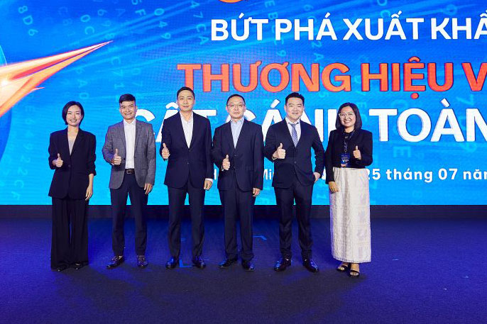 아마존 글로벌 셀링 및 산업통상부 무역진흥국은 3년간 파트너십을 구축하고 있으며 베트남 브랜드 글로벌 성장이라는 이니셔티브를 공동으로 추진하고 있습니다. 사진: 탄 투이