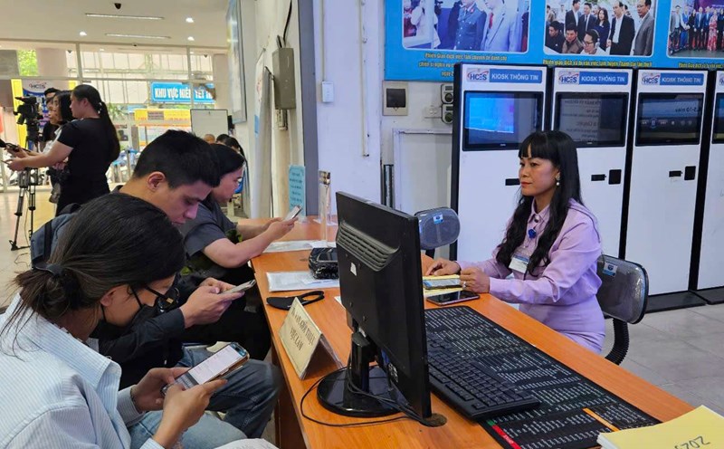 At many job fairs, the proportion of young workers accounts for a large proportion, showing that the underemployment situation among young people is quite common. Photo: Quynh Chi