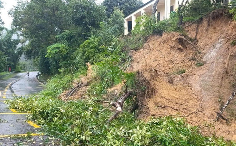 serious landslide at Km125+500 of the old National Highway 12, in Na Sang commune, Dien Bien province. Photo: 226 Road Joint Stock Company