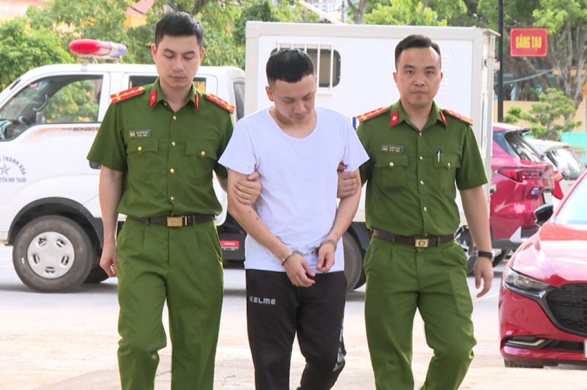 Lê Chung Tài (tức Tài “bu”), con nuôi Tuấn “thần đèn” bị bắt giữ. Ảnh: Công an Thanh Hóa