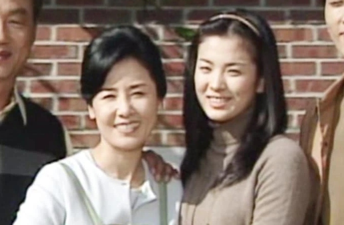 Acting Sun Woo Eun Sook y Song Hye Kyo. Foto: Fall Heart Movie