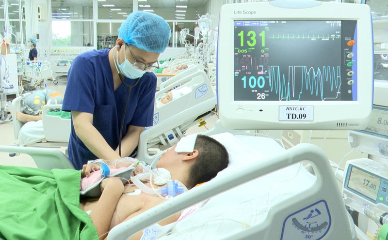 Mother cries as much as she cries because her 17-year-old son has Japanese encephalitis, which is at risk of leaving serious sequelae