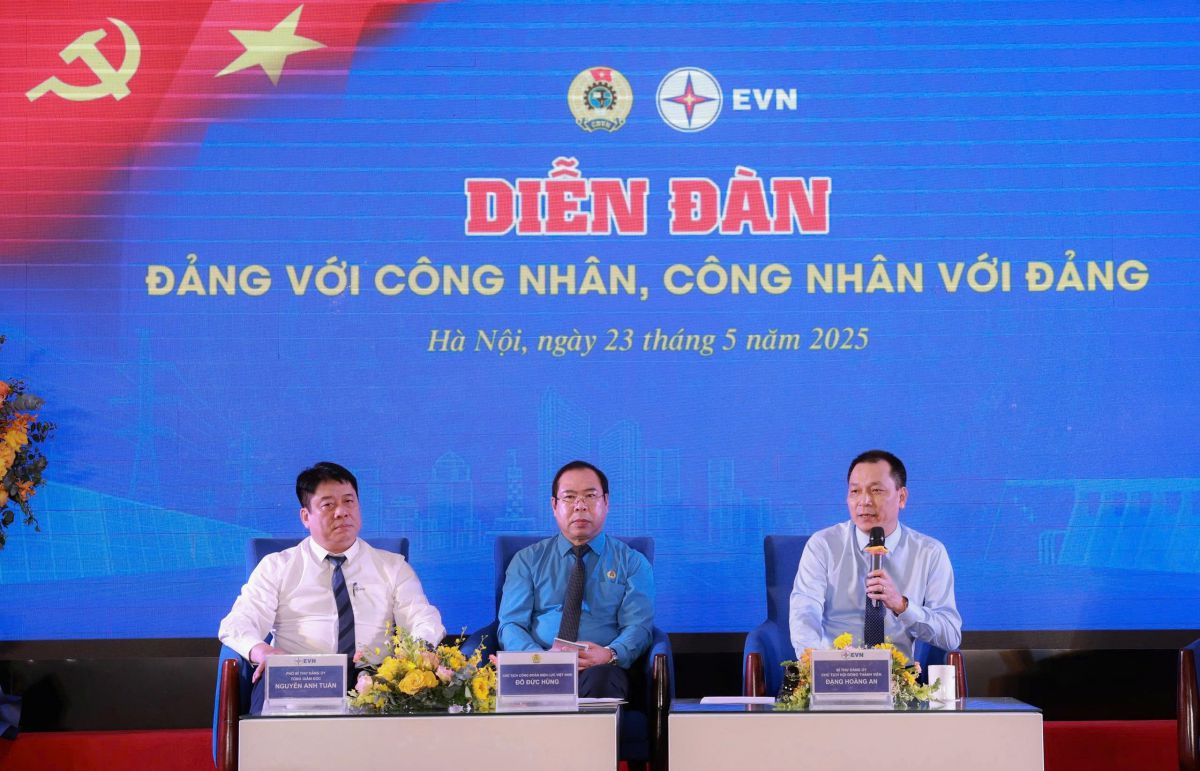 Chuong trinh “Doi thoai thang 5” va Dien dan “Dang voi cong nhan - Cong nhan voi Dang”.Anh: Hai Nguyen