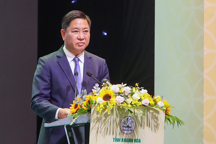 Ong Tran Quoc Nam - Chu tich UBND tinh Khanh Hoa thong tin cac chinh sach thu hut dau tu cua tinh sau sap nhap. Anh: Phuong Linh