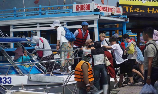 Khánh Hòa đón hơn 10,8 triệu lượt khách lưu trú trong 7 tháng năm 2025. Ảnh: Bình Quý