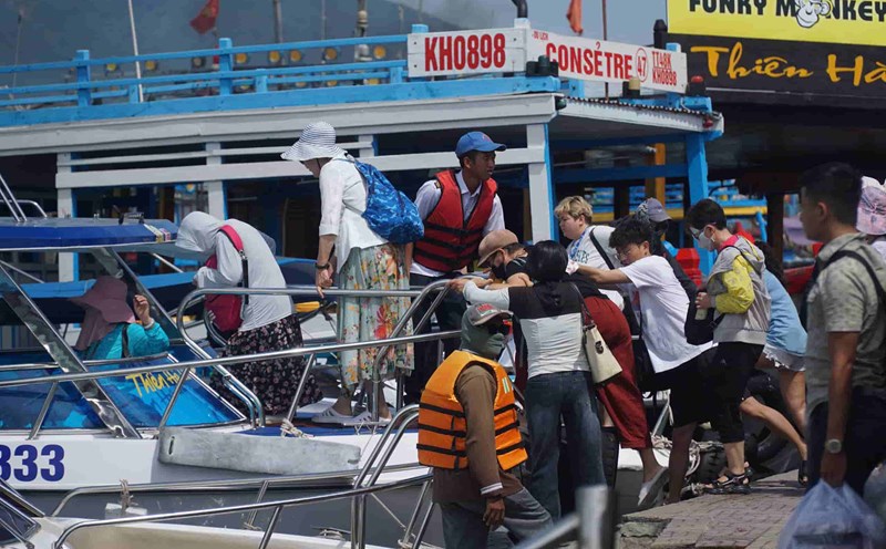 Khanh Hoa welcomed more than 10.8 million overnight guests in the first 7 months of 2025. Photo: Binh Quy