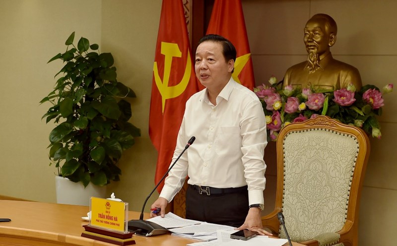 Deputy Prime Minister Tran Hong Ha directed to focus on immediately removing obstacles in mineral exploitation. Photo: VGP