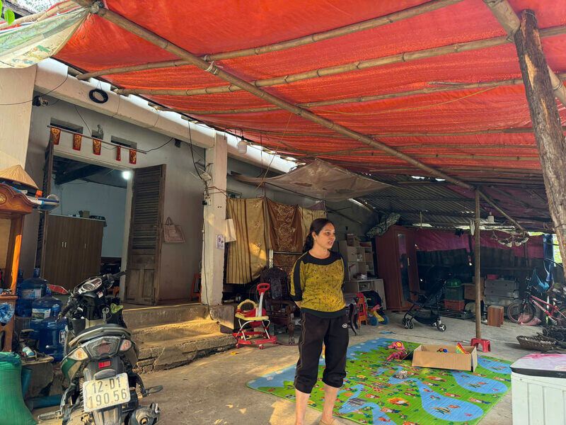 Nguoi dan song lay lat ben khu tai dinh cu chuc ti dong. Anh: Khanh Linh