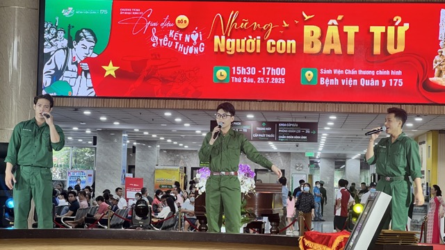 Many melodies evoke the spirit of patriotism, expressing gratitude to the generations of ancestors who sacrificed for the peace of the Vietnamese people. Photo: Nguyen Ly