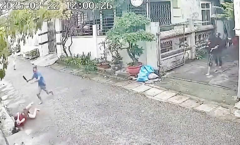 Bố chém con gái ở Hải Phòng. Ảnh cắt từ clip