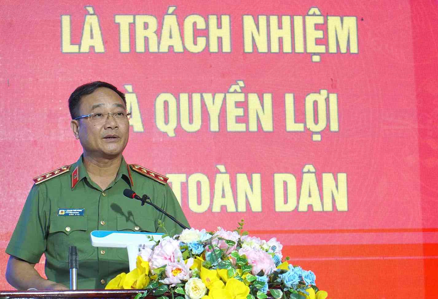 Thuong tuong Pham The Tung, Thu truong Bo Cong an phat bieu tai ngay hoi. Anh: HAC