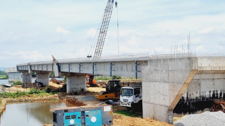 Le projet de pont Tam Tien a Da Nang avec un investissement total de 220 milliards de dongs est en retard depuis de nombreuses annees et n'a pas encore fixe de date de demarrage. Photo : Nguyen Hoang