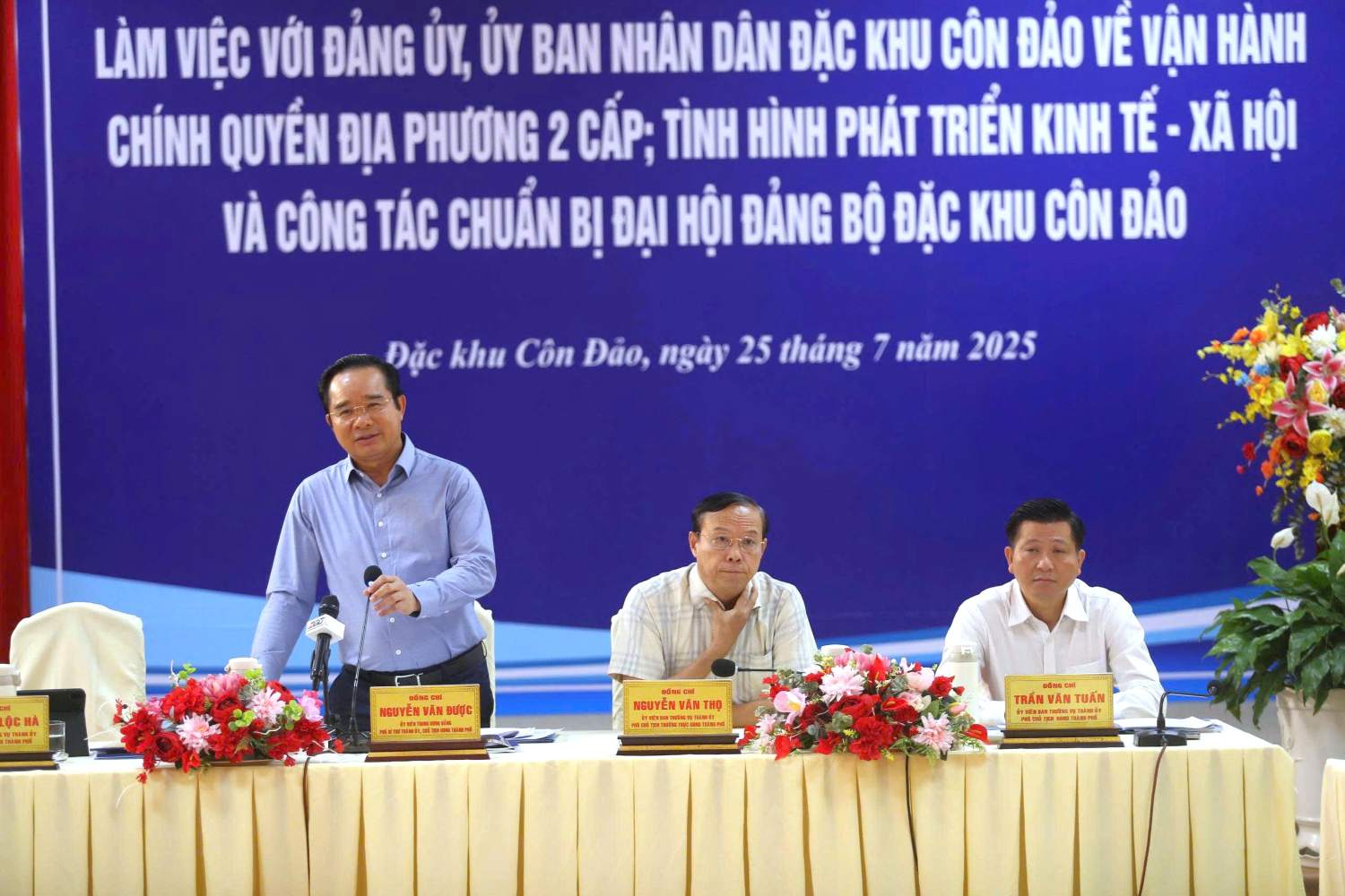 Chu tich UBND TPHCM phat bieu tai buoi lam viec. Anh: Minh Quan