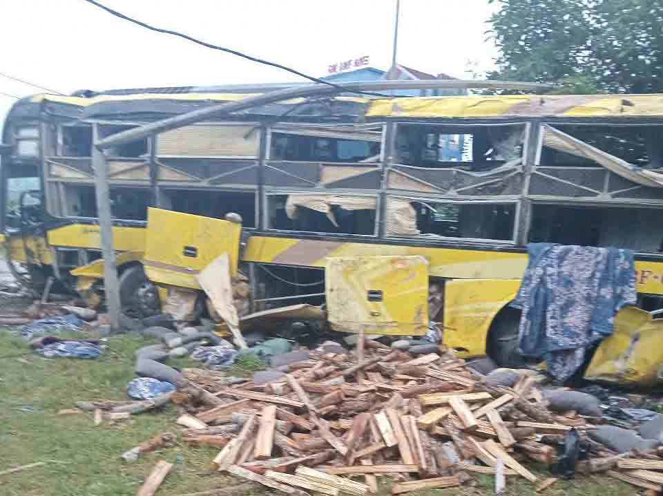 Un autocar accidente a fait 9 morts et 15 blesses a Ha Tinh a 2h10 le 25 juillet. Photo : Duc Tuan.