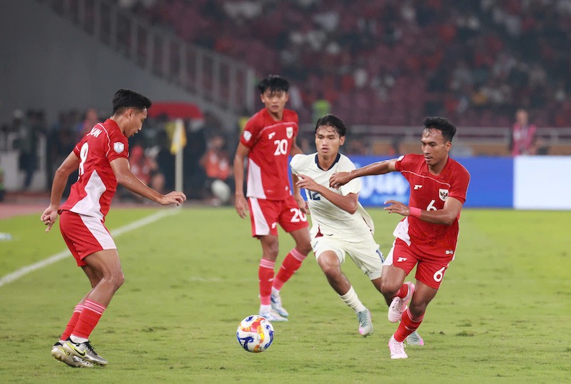 U23 Thai Lan co loi the sau ban mo ti so. Anh: Trong Hieu
