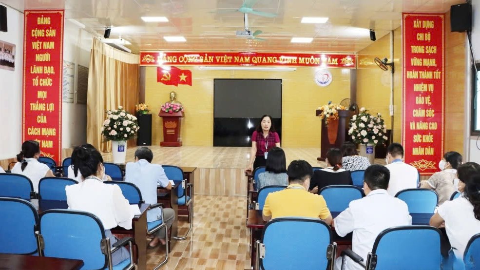 Trung tam Y te Khu vuc Mai Son hop khan sau ca tu vong do virus RSV tai Truong Mam non Hong Ngoc. Anh: Nguyen Thu