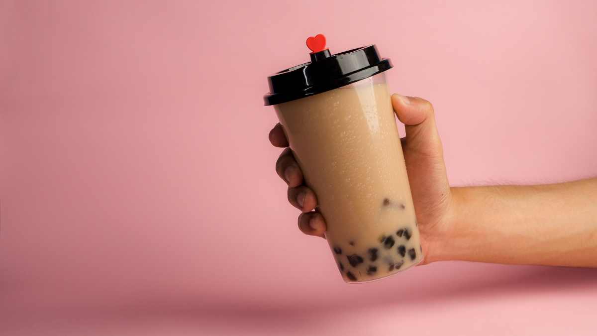 Milk tea and coffee are high in ice cream and sugar, which increase blood sugar and blood fat, cause inflammation and damage the liver and kidneys. Photo: CV