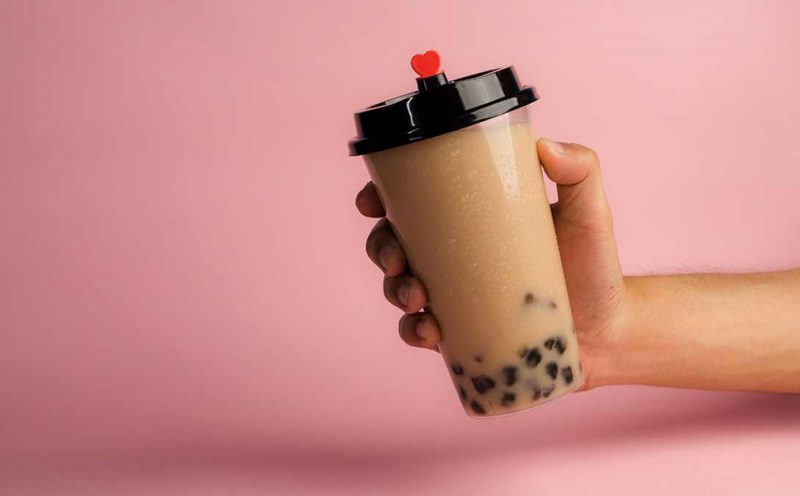 Milk tea and coffee are high in ice cream and sugar, which increase blood sugar and blood fat, cause inflammation and damage the liver and kidneys. Photo: CV