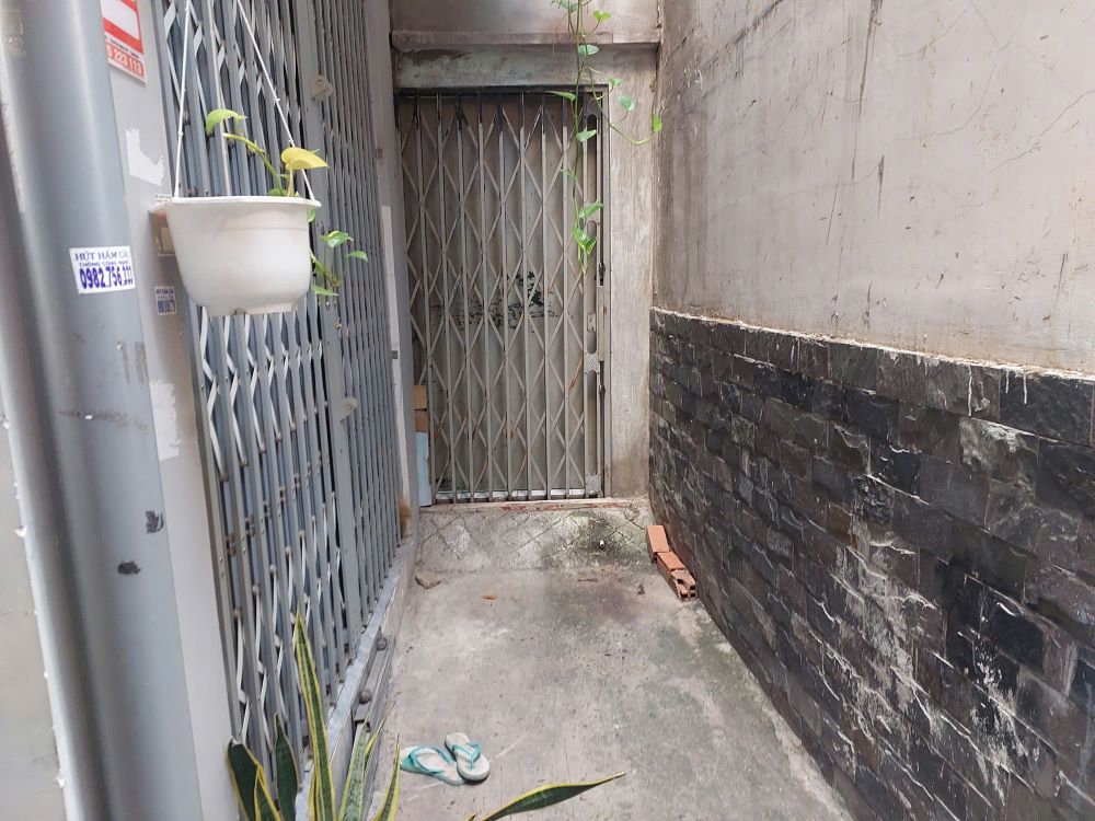 Khu vực chiếc vali chứa thi thể được người dân phát hiện. Ảnh: Thanh Thảo
