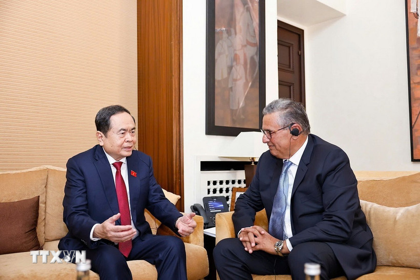 Politburo member and National Assembly Chairman Tran Thanh Man and Prime Minister of the Kingdom of Morocco Aziz Akhannouch. Photo: VNA