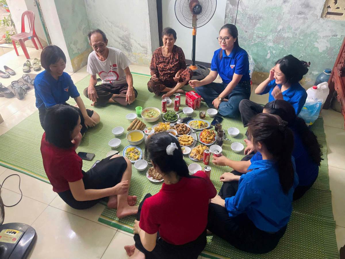 Bua com tri an duoc doan thanh nien cac xa, phuong, dac khu tren dia ban to chuc. Ảnh: Thanh doan Hai Phong