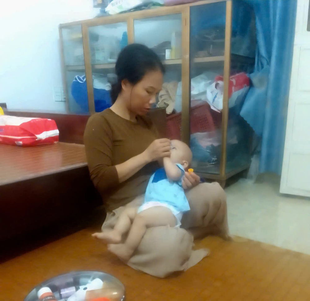 남편과 아들 모두 암에 걸린 Lieu 씨는 절망 속에서 도움을 요청합니다. 사진: Le Thi Lieu