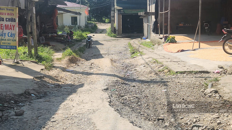 Tuyen duong dai 1,6 km nhung bi cham tien do vi vuong mat bang. Anh: Trong Loc