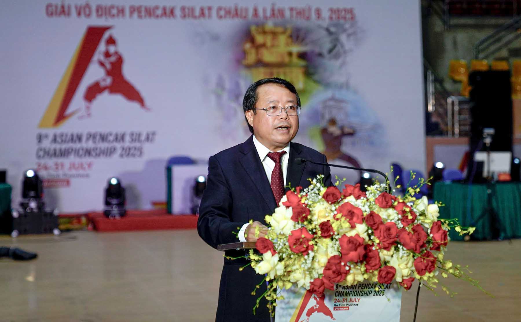 Ong Duong Tat Thang - Pho Chu tich UBND tinh Ha Tinh phat bieu tai le khai mac. Anh: Cam Ky.