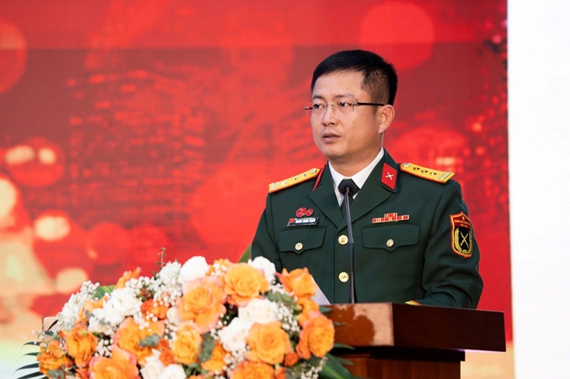 Thuong ta Hoang Trung Thanh, Tong Giam doc Tong Cong ty Vien thong Viettel trinh bay bao cao trung tam cua Dai hoi. Anh: Viettel