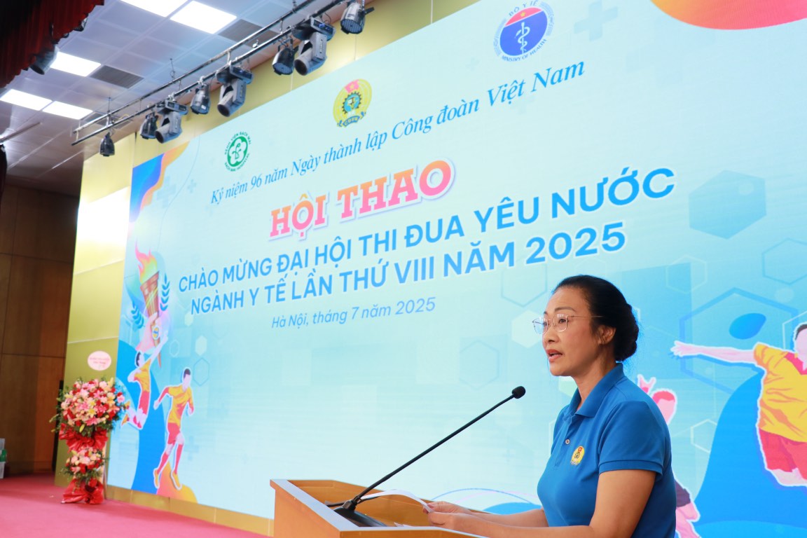PGS.TS Pham Thanh Binh - Chu tich Cong doan Y te Viet Nam phat bieu tai buoi le be mac. Anh: Bao Han 
