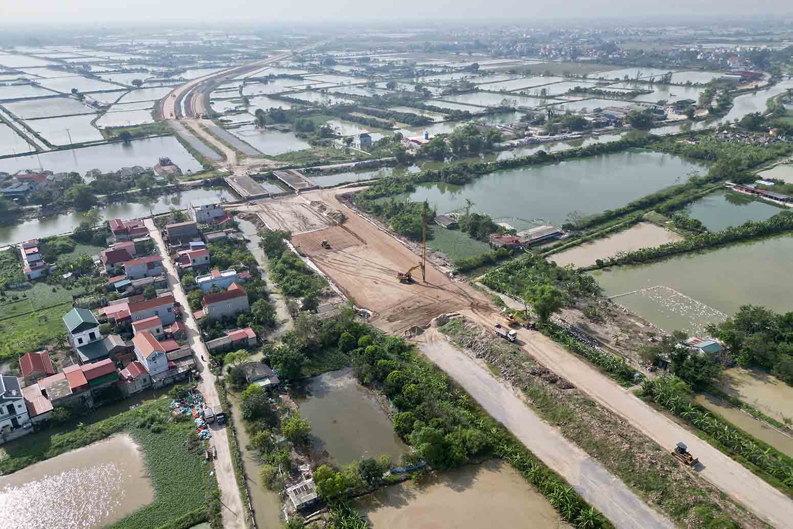 The Southern Axis Road Project of Hanoi is under construction. Photo: Huu Chanh