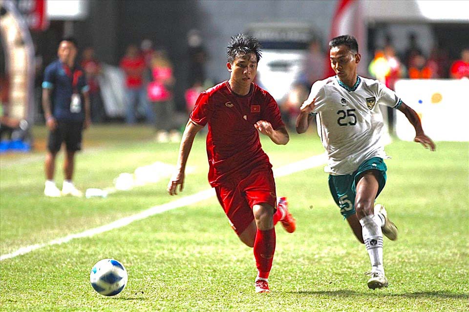 과거에 베트남 청소년 팀은 인도네시아 경기장에서 결승전을 치를 때 좋은 성적을 거두지 못하는 경우가 많았습니다. 사진: VFF