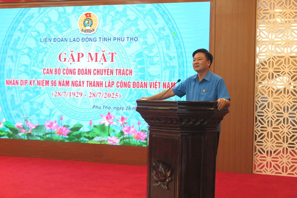 Ha Duc Quang 푸토성 노동총연맹 위원장이 간담회에서 발언하고 있습니다. 사진: 푸토성 노동총연맹.