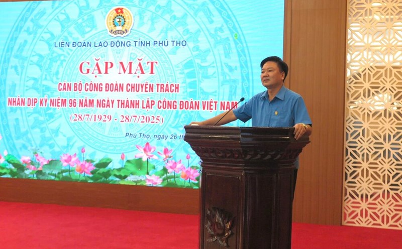 Mr. Ha Duc Quang - Chairman of Phu Tho Provincial Federation of Labor spoke at the meeting. Photo: Phu Tho Provincial Federation of Labor.