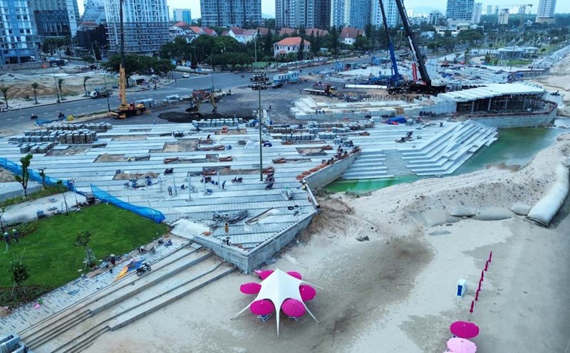 Thuy Van Square with the Tam Thang Tower highlight project (Vung Tau Ward, Ho Chi Minh City) is under urgent construction. Photo: Hoang Nhan