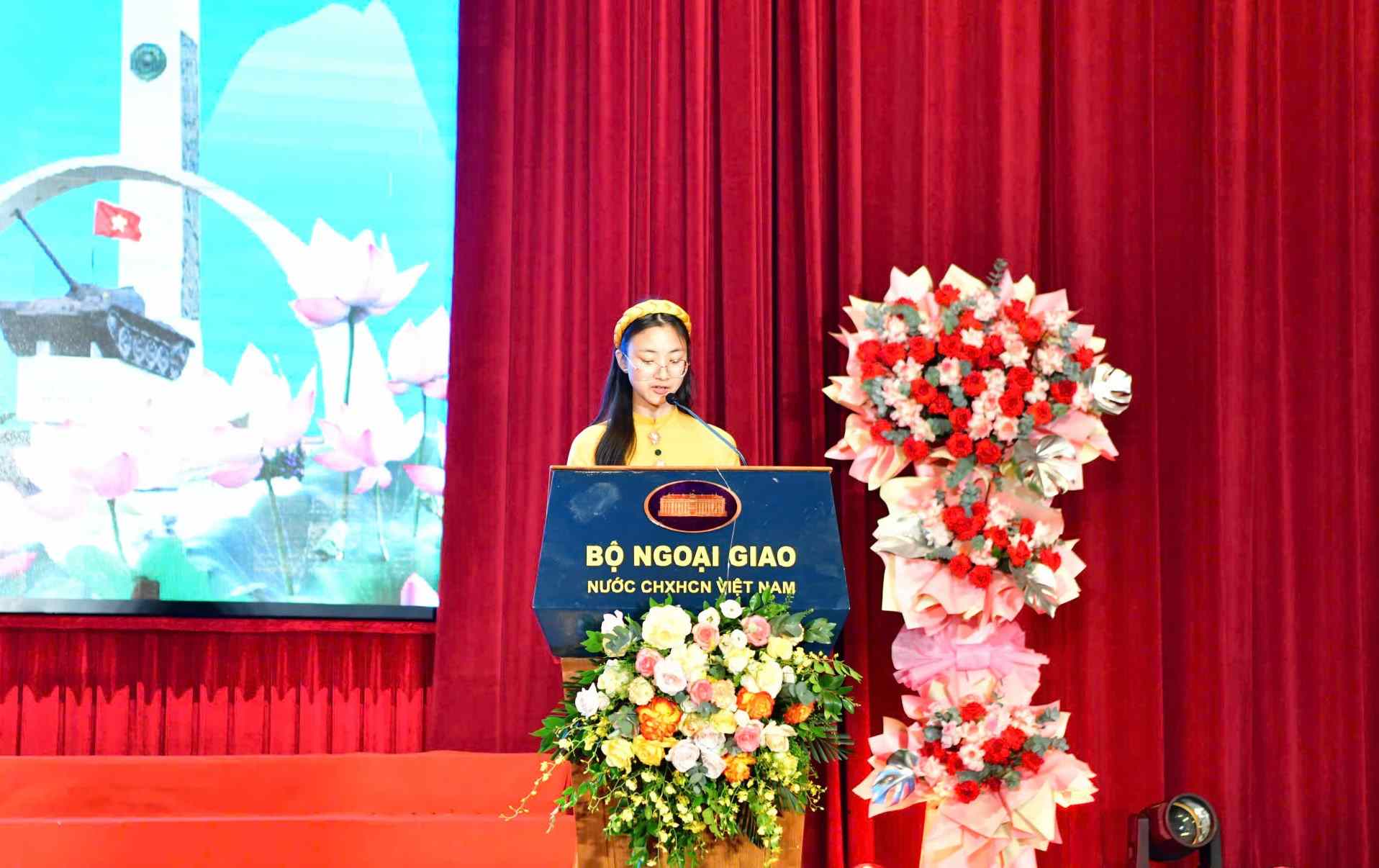 Kieu bao Dang Minh Tam phat bieu. Anh: Uy ban Nha nuoc ve nguoi Viet Nam o nuoc ngoai