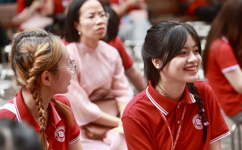 fluctuations in hot major benchmark scores of Foreign Trade University