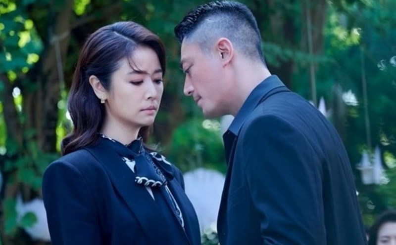 Lam Tam Nhu and Huang Jianhua in the movie "The First Flower". Photo: Producer