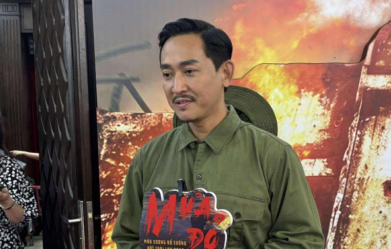 Actor Hua Vi Van shared his feelings when he set foot in Quang Tri ancient citadel. Photo: Producer of the movie Red Rain