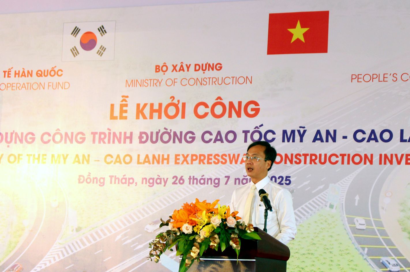 Chu tich UBND tinh Dong Thap Tran Tri Quang phat bieu tai buoi le. Anh: Lam Dien