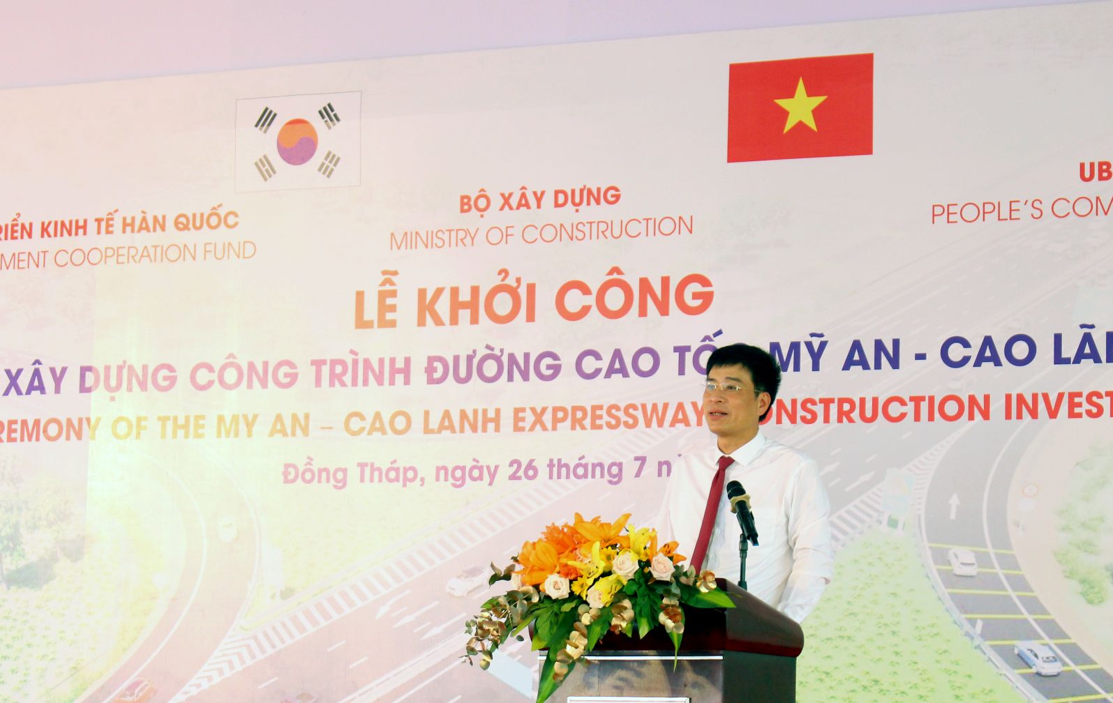 Thu truong Bo Xay dung Pham Minh Ha phat bieu tai le khoi cong. Anh: Lam Dien