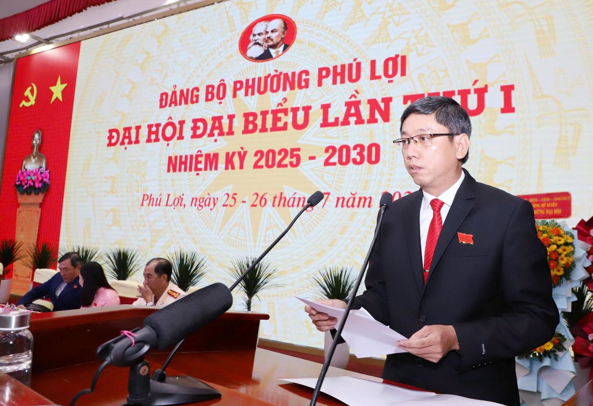 Mr. Thai Dang Khoa was appointed as Secretary of the Party Committee of Phu Loi Ward, Can Tho City. Photo: Van Duc