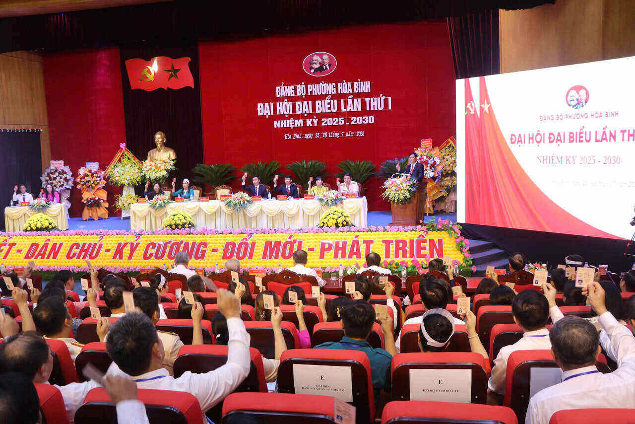 Cac dai bieu bieu quyet Nghi quyet Dai hoi. Anh: Yen San